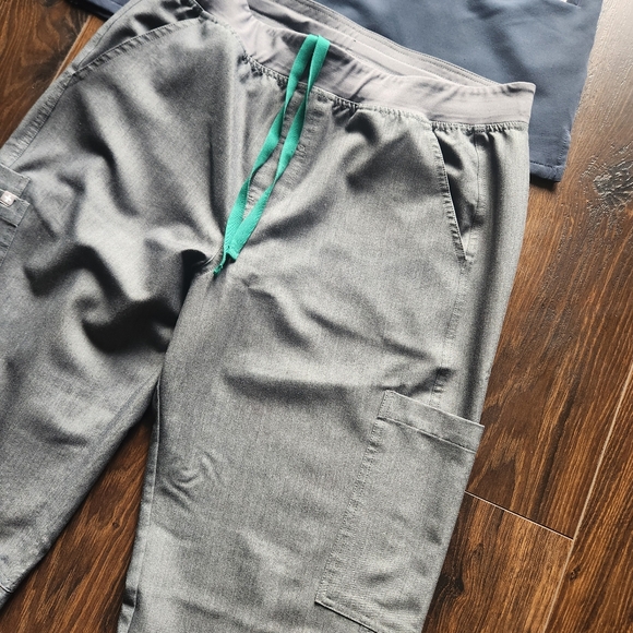 Figs Technical Scrub Set In Large - Picture 2 of 12